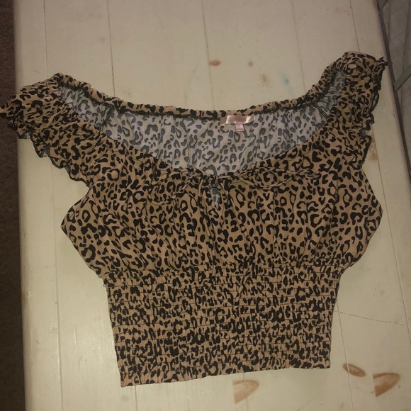 PacSun Tops - Cheetah print crop top.